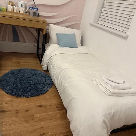 فندق Rosie Cosy House Cricklewood لندن المظهر الخارجي الصورة